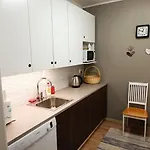 招待所 Firsthome 4*